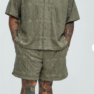 Novamen Men’s Size XL  Textured Olive Shirt & Short Set